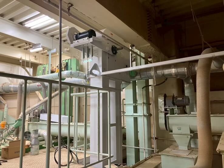 コーヒー豆加工施設のマグネットセパレータ新設工事、昇降機更新工事